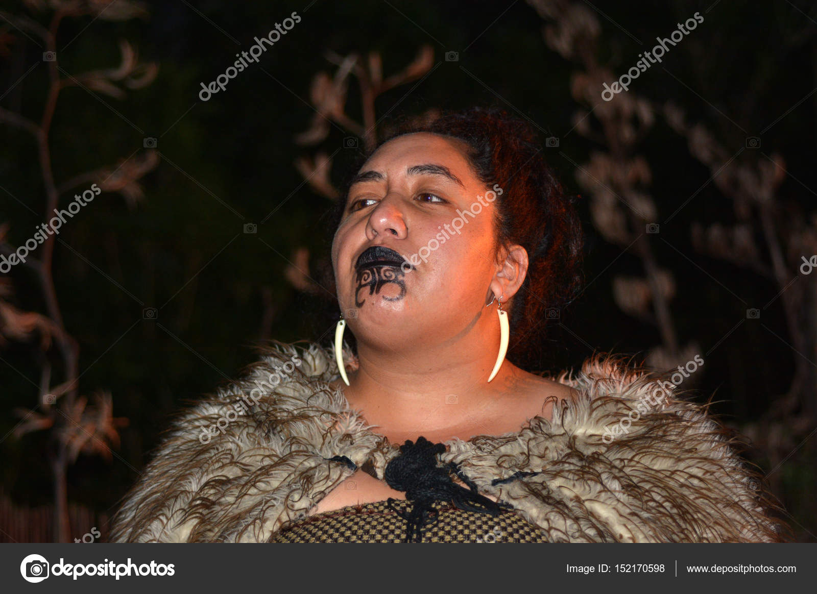 Mujer del pueblo maorí — Foto editorial de stock © lucidwaters 152170598