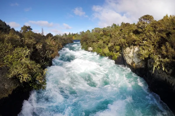 Dziki Rwący Strumień Huka Falls Pobliżu Jeziora Taupo Północnej Wyspy — Zdjęcie stockowe