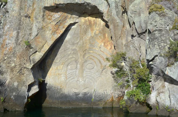 毛利人岩石雕刻在陶波湖在新西兰南北岛 — 图库照片
