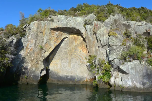 Maori Rock Carving sul lago Taupo Nuova Zelanda — Foto Stock