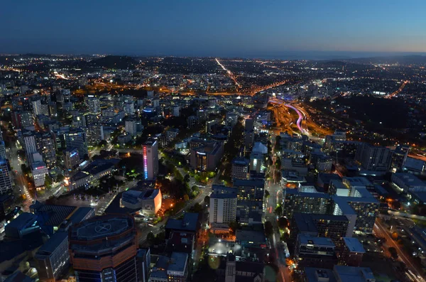Vista aérea del paisaje de la ciudad de Auckland CBD al atardecer — Foto de Stock