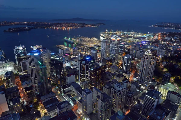 Luftaufnahme des zentralen Geschäftsviertels von Auckland City mit Warteschlange — Stockfoto