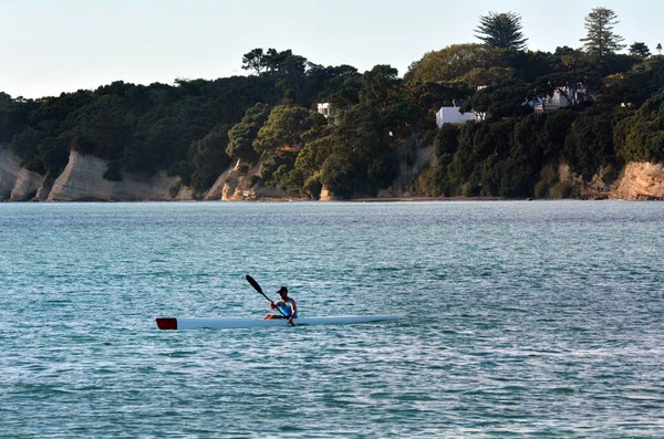 Hombre kayak de mar —  Fotos de Stock