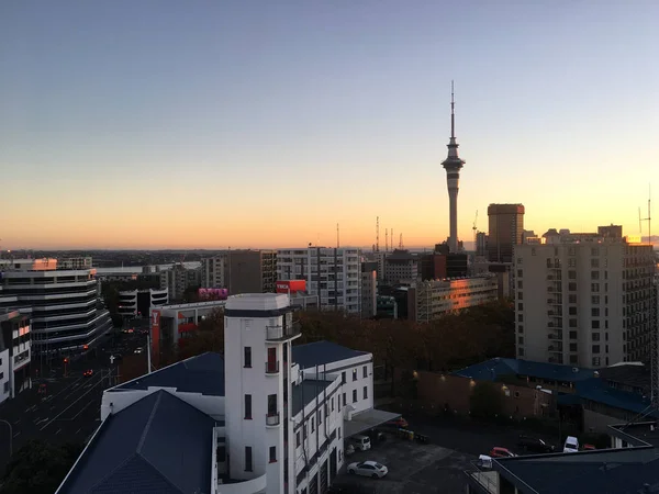 Vista aérea del horizonte de la ciudad de Auckland al amanecer —  Fotos de Stock
