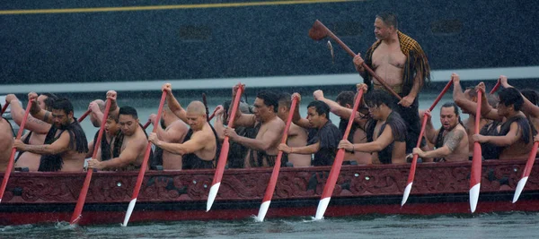 新西兰奥克兰的毛利人歌传统帆船 毛利船舶 通常用于捕鱼和内河旅行和战争独木舟可以达到40米 130 — 图库照片