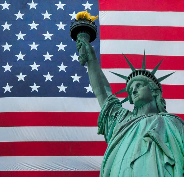 The Statue of liberty over the United States of America — Stock Photo, Image