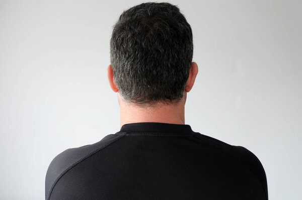 Вид сзади на Анонимного человека
