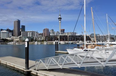 Auckland Viyadüğü liman, daire, ofis alanı ve restoranlar, lüks geliştirme içine döndü Auckland sahildeki eski bir ticari liman.