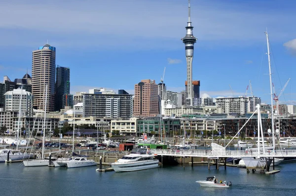 Auckland manzarası Viyadüğü liman Auckland Finans Merkezi Yeni Zelanda 1.5 milyon kişilik nüfusa sahip olan.