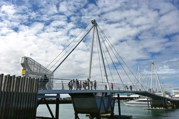 Wynyard Przekraczania Mostu Viaduct Harbour Zrewitalizowanej Dzielnicy Wynyard Łączy Się — Zdjęcie stockowe