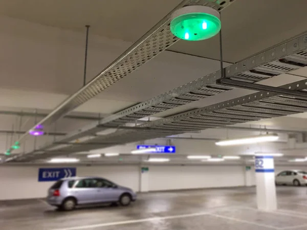 Sensori parcheggio auto sul soffitto , — Foto Stock