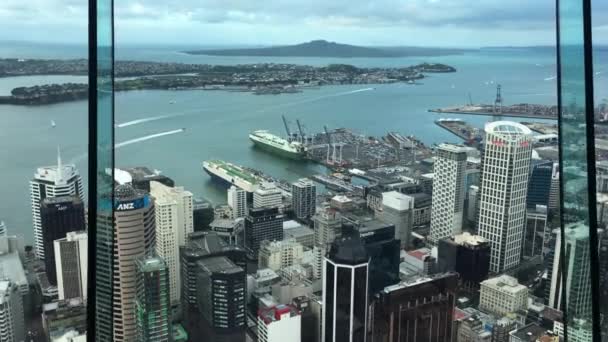 Persönliche Perspektive Der Person Auf Luftbild Von Auckland Downtown Und — Stockvideo