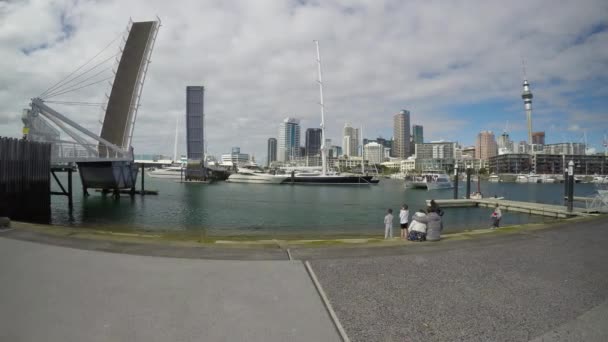 Time lapse Wynyard Crossing and Auckland Skyline — Stock Video