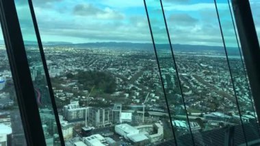 Auckland gökyüzü kule gözlem güverte ziyaretçi