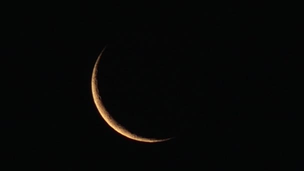 Waning crescent van een nieuwe maan — Stockvideo