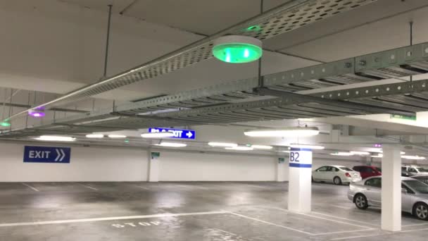 Auckland Mai 2017 Parkplatzsensoren Der Decke Anzeigelampe Zeigt Parkplatz Unbesetzt — Stockvideo