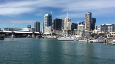 Viuduct liman ve Auckland şehir manzarası. En büyük şehri ve Finans Merkezi Yeni Zelanda Auckland olduğunu.