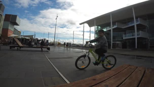 Visitantes de lapso de tempo em Wynyard trimestre Auckland — Vídeo de Stock