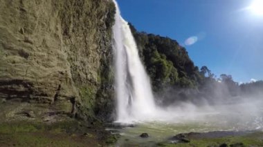 North Island, Yeni Zelanda'Hunua manzara düşüyor.