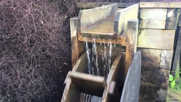 Wasserrad überfahren — Stockvideo