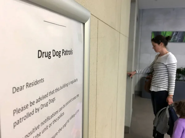 Знак "Пёс наркоты" — стоковое фото