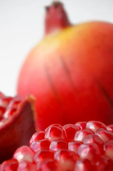 Frutas e sementes de romã — Fotografia de Stock