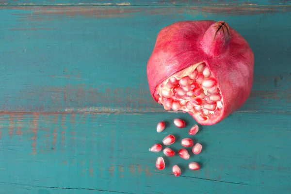 Vue à plat d'une grenade Fruits et graines — Photo