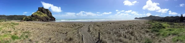 Paisaje panorámico de la playa de Piha Nueva Zelanda —  Fotos de Stock