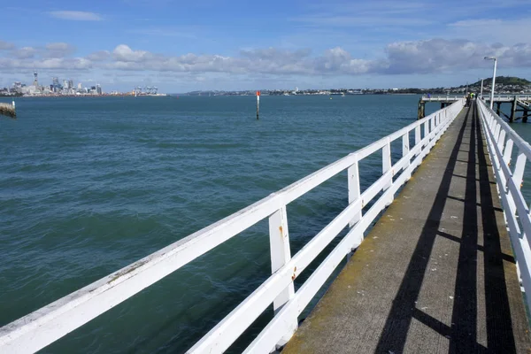 Muelle de la bahía de Okahu con horizonte de Auckland —  Fotos de Stock