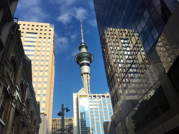 De skyline van Auckland Sky Tower — Stockfoto