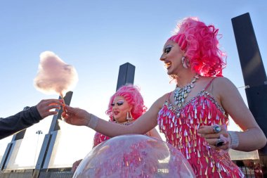 Drag queens Satılık pamuk şeker