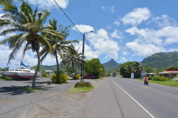 Vista paisagem da estrada principal que leva s para Avarua cidade Raro — Fotografia de Stock