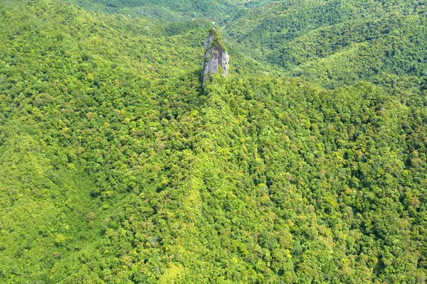Aerial liggande vy av Te Rua Manga berg Rarotonga Cook är — Stockfoto