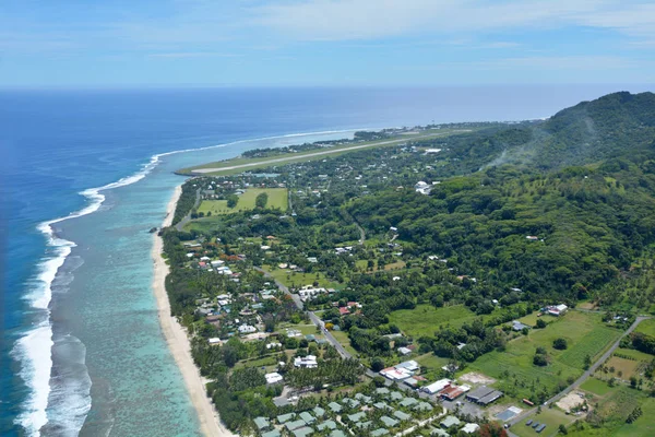 Vista aérea da paisagem do atol de coral Rarotonga no Cook Islan — Fotografia de Stock