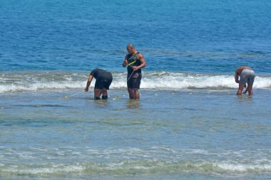 Yemek Adalı erkek balık Raroronga Cook Adaları ağı denetler