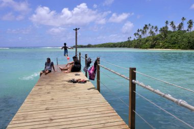 Rarotong yaz tatili sırasında yemek Islanders aileler okul