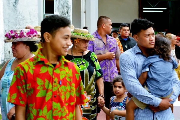 Cook Islanders exit from CICC church in Avarua Rarotonga Cook Is — Stock Photo, Image