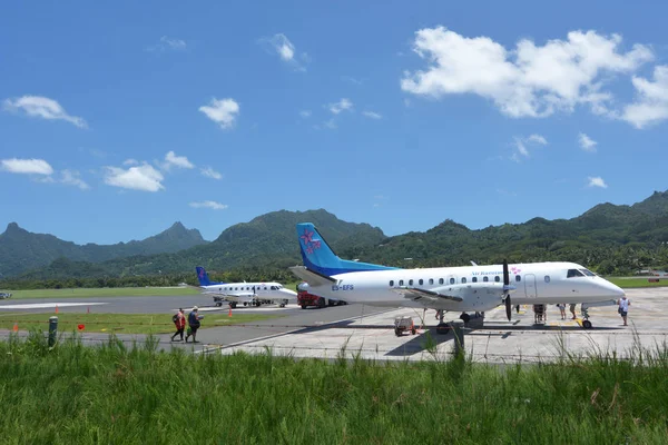 Air Rarotonga Embraer 110 på Rarotongas internationella flygplats Coo — Stockfoto