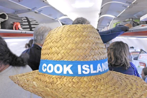 Wisatawan tiba di Kepulauan Cook Rarotonga dengan pesawat — Stok Foto