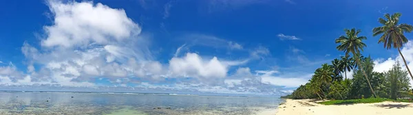 Panorama-landschaft blick auf titikaveka strand in rarotonga kochen i — Stockfoto