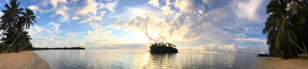 Gündoğumu, Muri gölünde Rarotonga görünümünü panoramik manzara — Stok fotoğraf