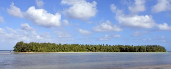 Vista panorámica del paisaje del islote en la laguna de Muri en Rarotonga Is — Foto de Stock