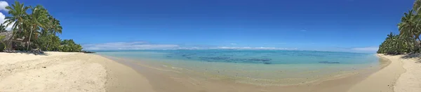 Панорамний краєвид переглянути Titikaveka пляж в Rarotonga Кука я — стокове фото