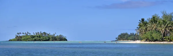 Panoramatické krajiny pohled Muri laguny z lodi na ostrově Rarotonga — Stock fotografie