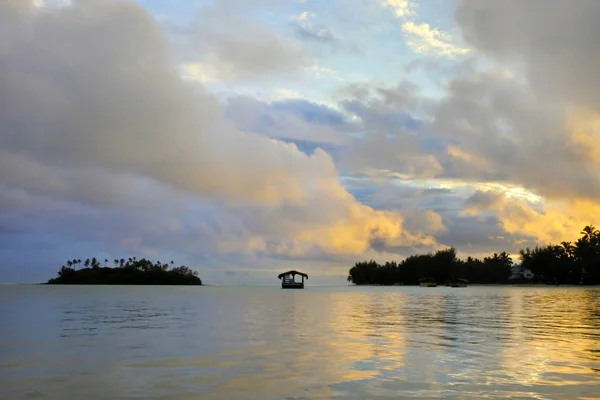 Muri Lagoon, gün batımı Rarotonga Cook Adaları — Stok fotoğraf