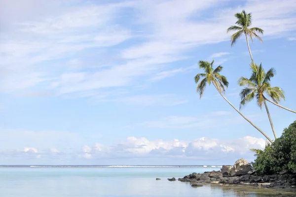 Удаленный пляж на островах Кука Раротонга — стоковое фото