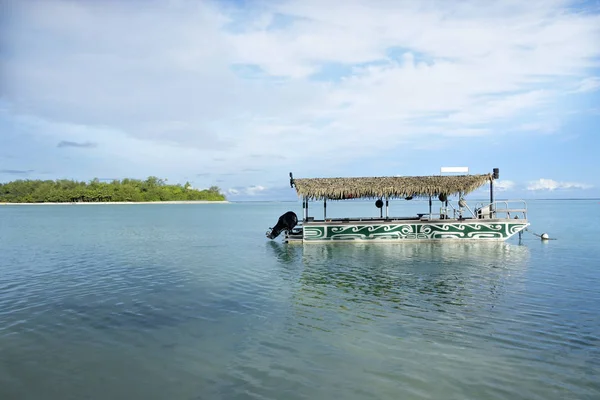 Barco polinésio amarração na lagoa Muri em Rarotonga Ilhas Cook — Fotografia de Stock