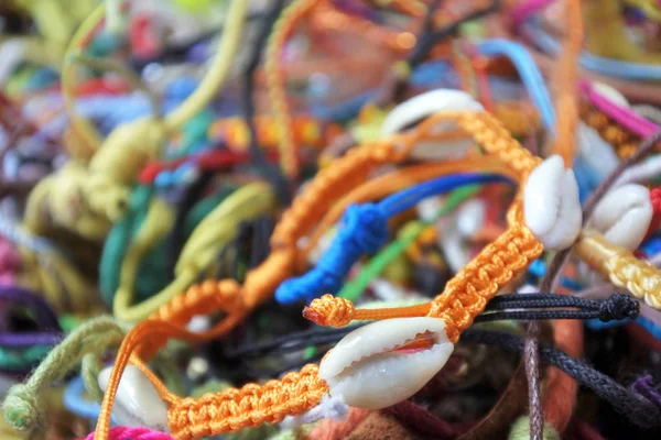 Pulseras de color tejer a mano cuerda anudada a mano — Foto de Stock