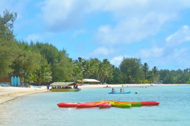 Rarotonga - 15 Ocak 2018:General manzara Muri Lagoon içinde Cook Adaları Rarotonga görünümünü. Muri lagün adada eğlence yeri ve gerekir popüler turistik gezi biridir.