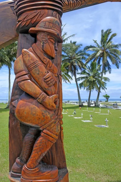 Cook Islands RSA memorial carved wooden gateway Rarotonga Cook I — Stock Photo, Image